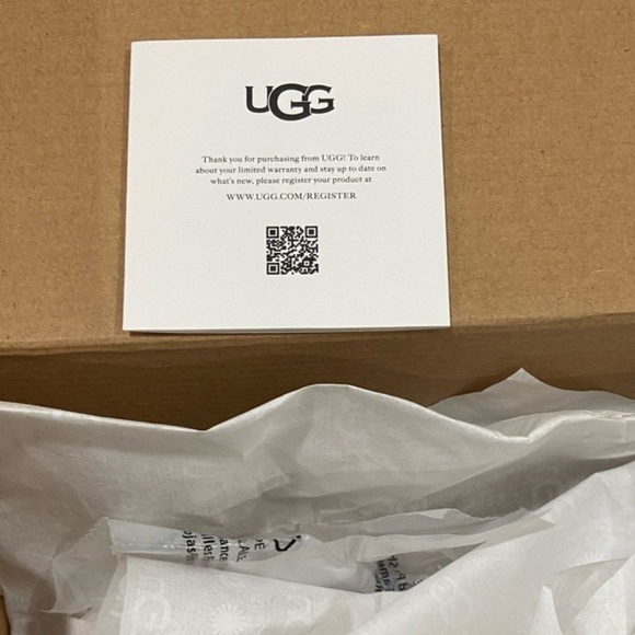 UGG girls Black Sandals with Logo Strap Sz 3 NWT - Picture 6 of 7